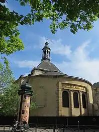 The 19th-century apse seen from Rue de Turbigo