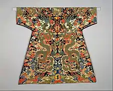 Early design of the Qing dynasty dragon robe, 17th dynasty.