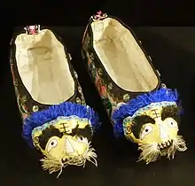 Child's shoes, China, Shanghai, Qing dynasty, 1800s AD – Östasiatiska museet, Stockholm – DSC09539