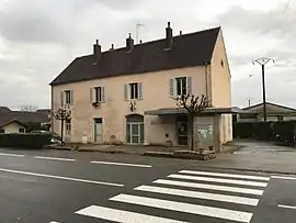 The town hall in Nevy-lès-Dole