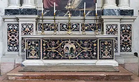 Altar in polychrome stone