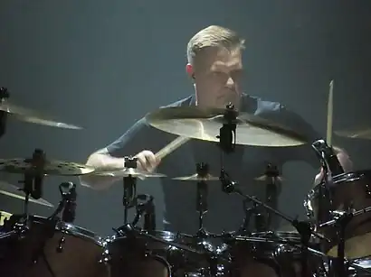 Blundell performing with Steve Hackett in 2021.