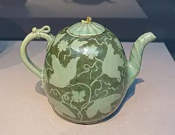 Wine ewer in the form of a melon. Stoneware with black inlay under celadon glaze. Gangjin kilns, Goryeo period, second half of 12th-early 13th century